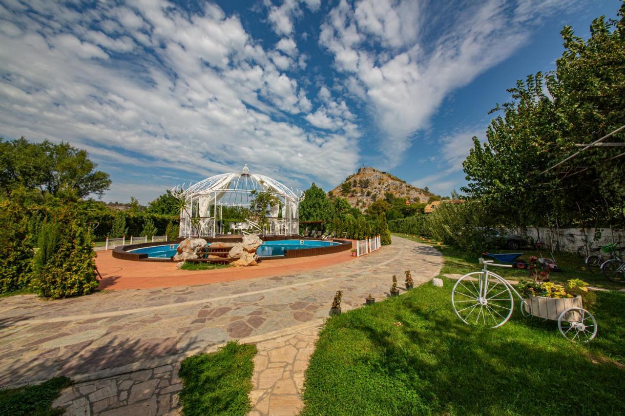 Hotel Legjenda Шкодер Экстерьер фото
